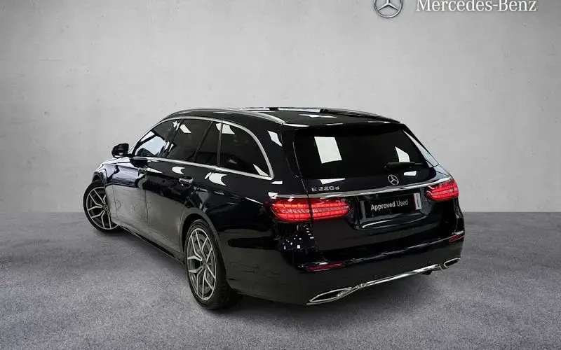 Used Mercedes E200 AMG line 200 HP (147 kW) 2023 Blue Estate