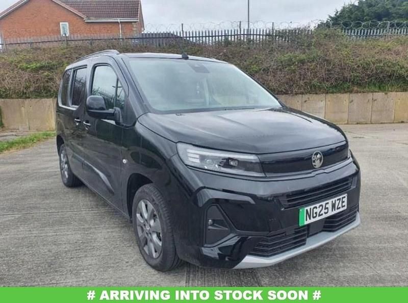 Second-hand Vauxhall Combo Ultimate 100 kW (136 CP) 2025 Negru Monovolum