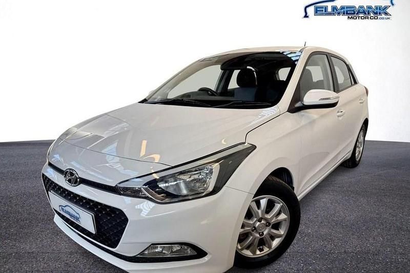 White Used 2016 Hyundai i20 SE Hatchback | £8,995 (Fair price) - Image 1/1