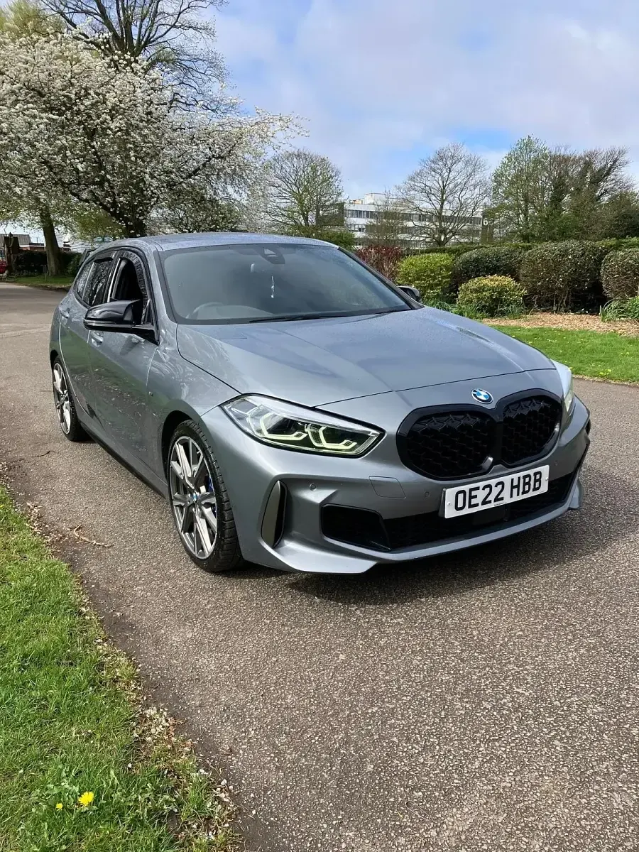 Begagnad BMW M135 2022 Grå Halvkombi