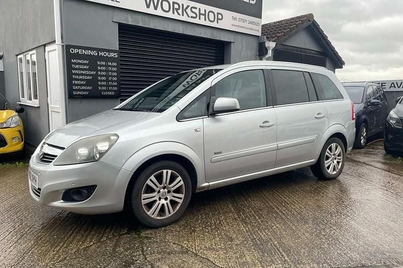 Used Vauxhall Zafira Design Edition 115 HP (84 kW) 2013 Silver MPV