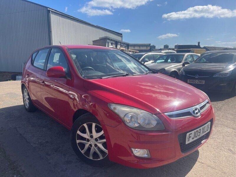 Red Used 2009 Hyundai i30 Style Hatchback | £1,195 (Good price) - Image 1/4