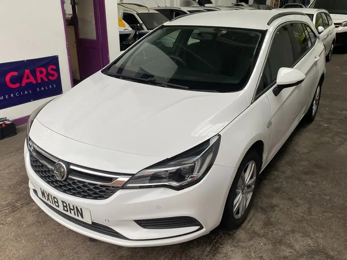 Used Vauxhall Astra 2018 White Estate