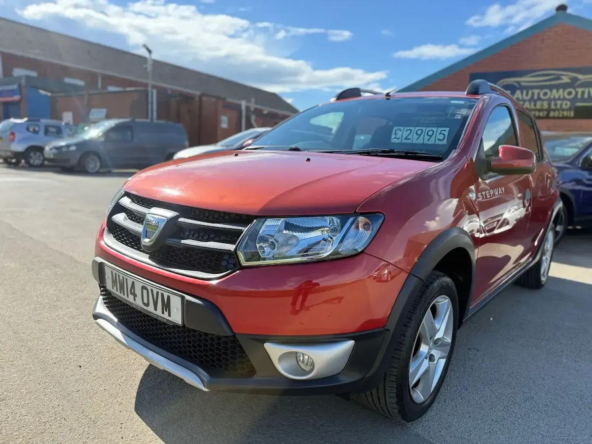 Used Dacia Sandero Ambiance 90 HP (66 kW) 2014 Red Hatchback