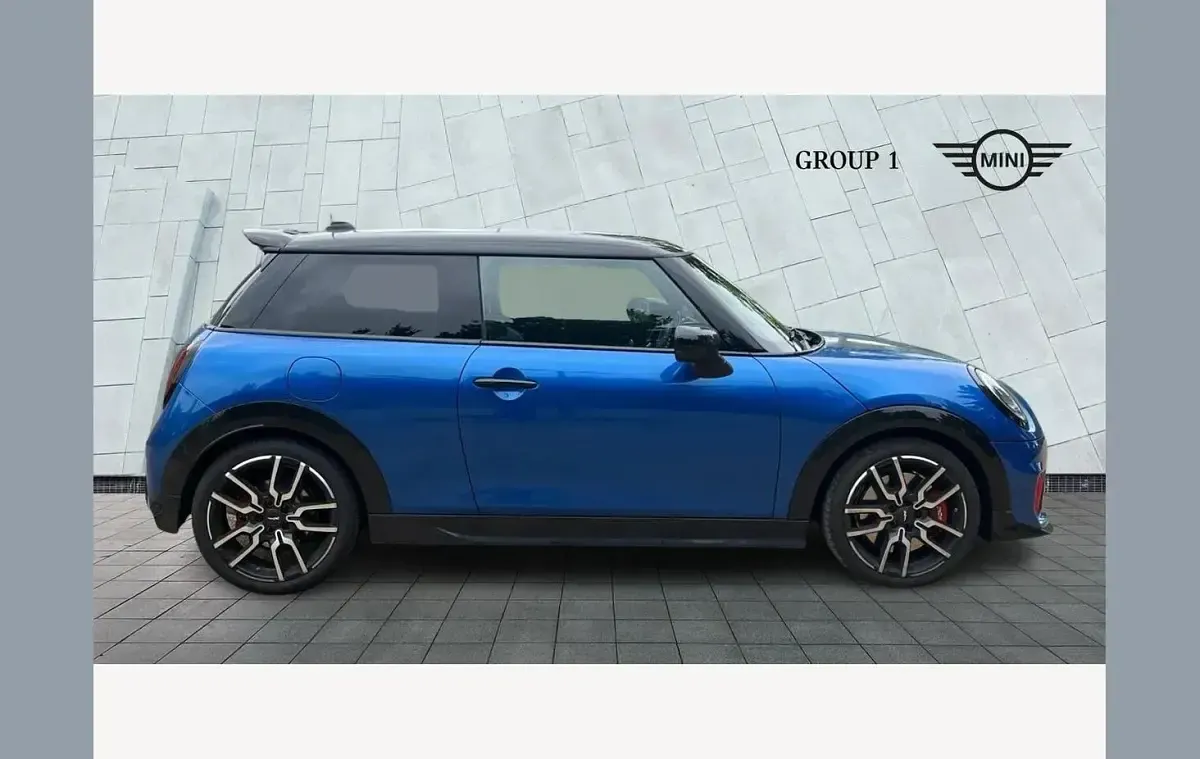 Used Mini John Cooper Works 228 HP (167 kW) 2026 Blue Hatchback