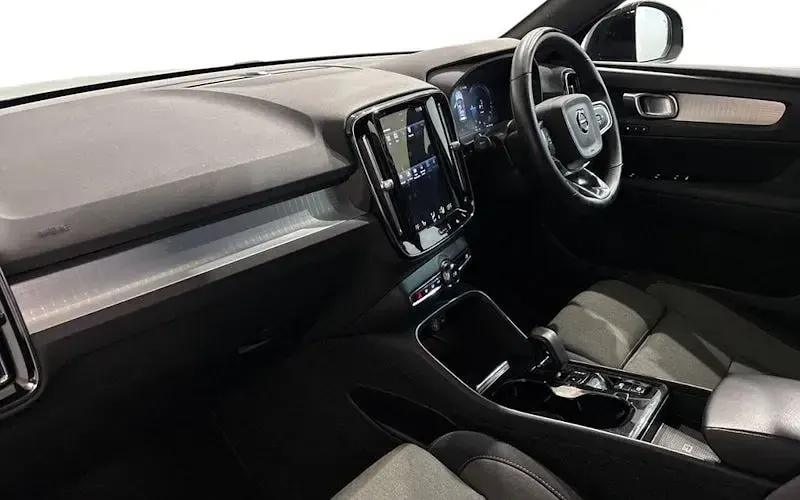 Used Volvo XC40 Plus 211 HP (155 kW) 2022 Black SUV