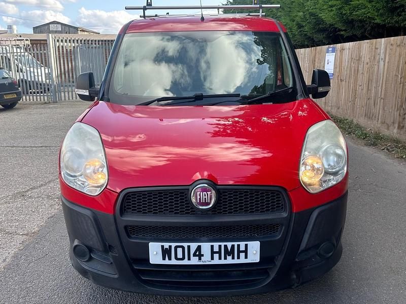 Usado Fiat Doblò 90 HP (66 kW) 2014 Vermelho Monovolume