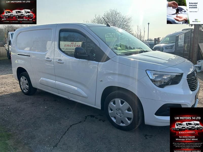 Used Vauxhall Combo 100 HP (73 kW) 2023 White MPV