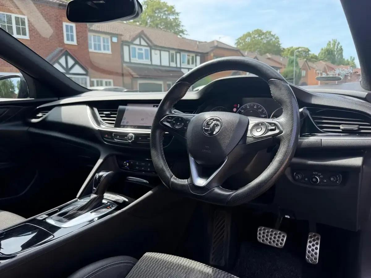 Used Vauxhall Insignia SRi 165 HP (121 kW) 2018 Black Estate