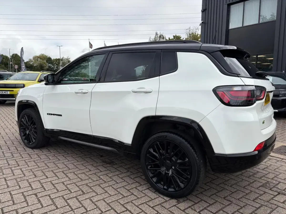 Used Jeep Compass 128 HP (94 kW) 2023 White SUV