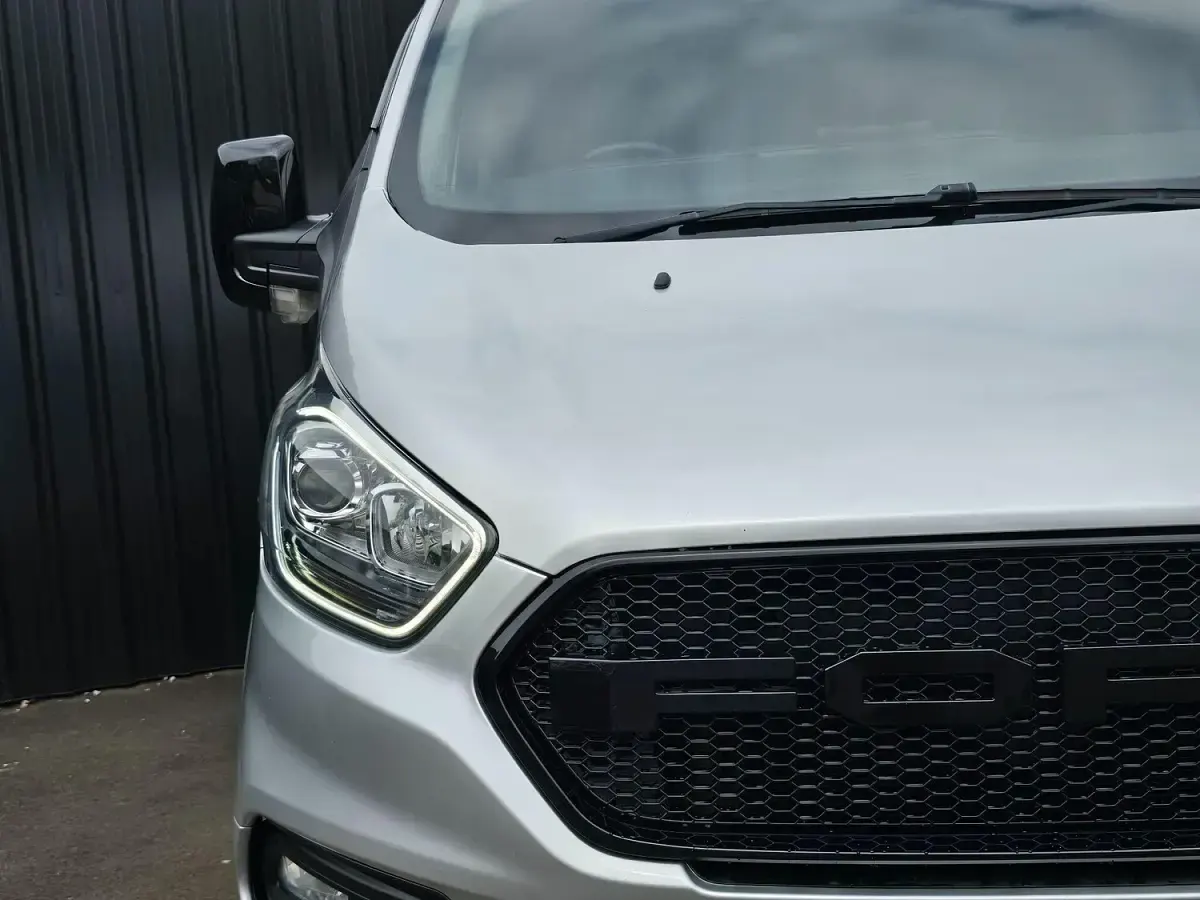 Used Ford Transit Custom Limited 170 HP (125 kW) 2021 Silver Van