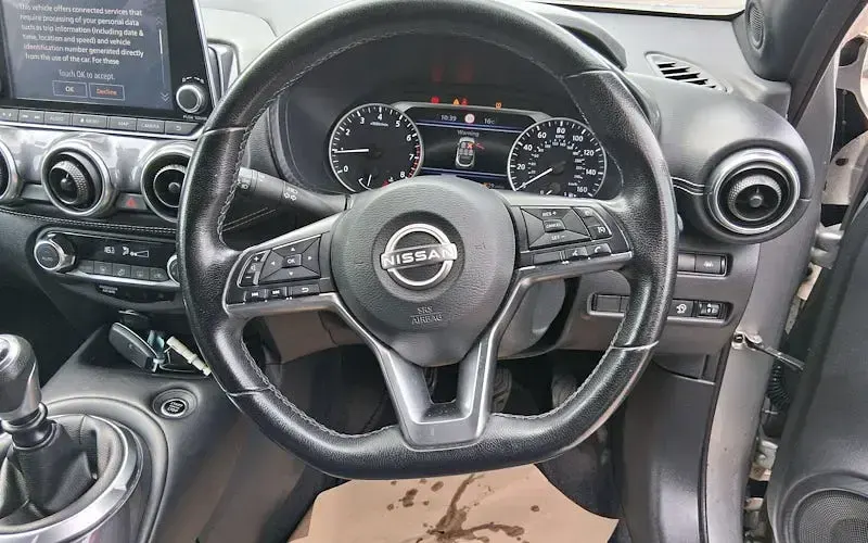 Used Nissan Juke N-Connecta 114 HP (83 kW) 2025 Silver SUV