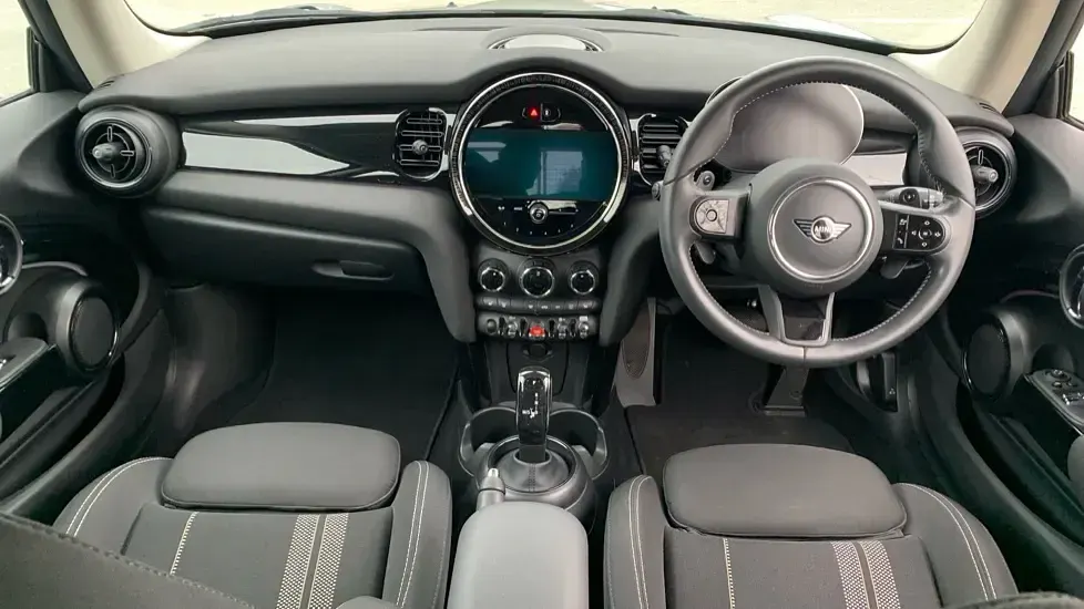 Używany Mini Cooper S Classic 176 KM (129 kW) 2022 Srebrny Hatchback