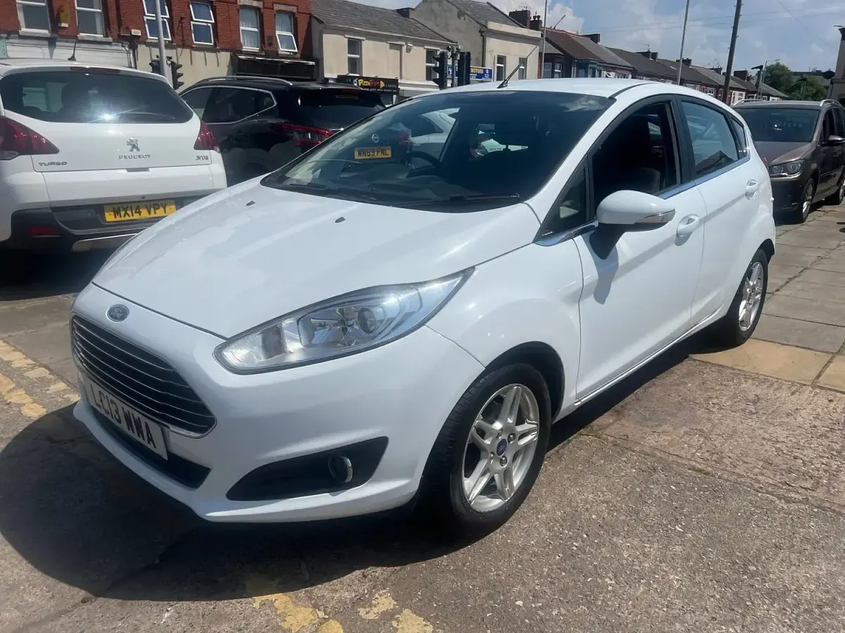 Used Ford Fiesta Zetec 2013 White Hatchback