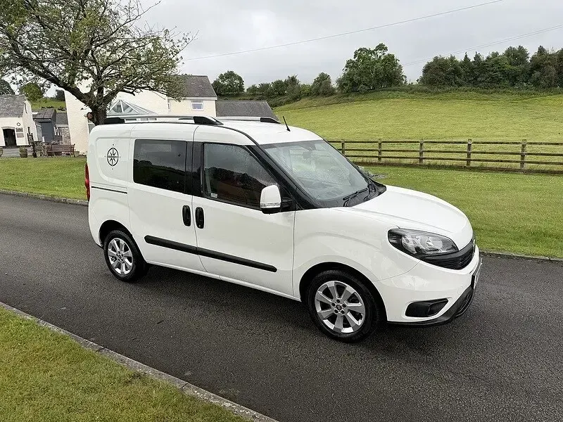 Used Fiat Doblò 90 HP (66 kW) 2022 White MPV
