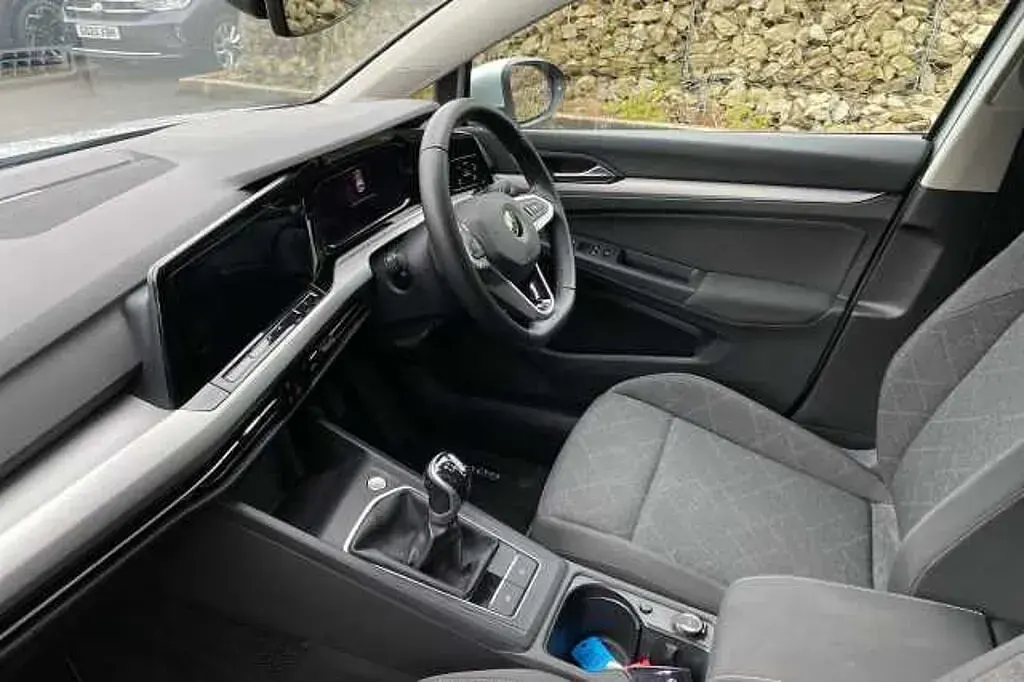 Begagnad VW Golf VIII 130 HK (95 kW) 2021