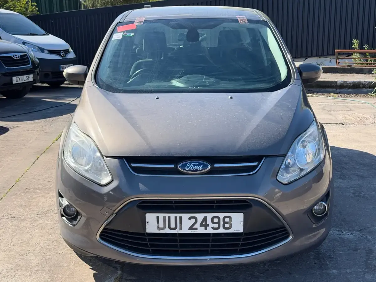 Usado Ford C-MAX Zetec 2013 Castanho Monovolume