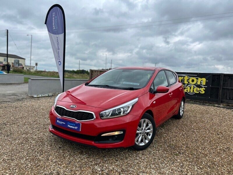 Red Used 2016 Kia Ceed Hatchback | £6,495 (Fair price) - Image 1/4