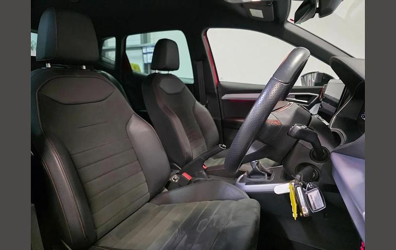 Used Seat Arona FR Sport 108 HP (79 kW) 2022 Red SUV