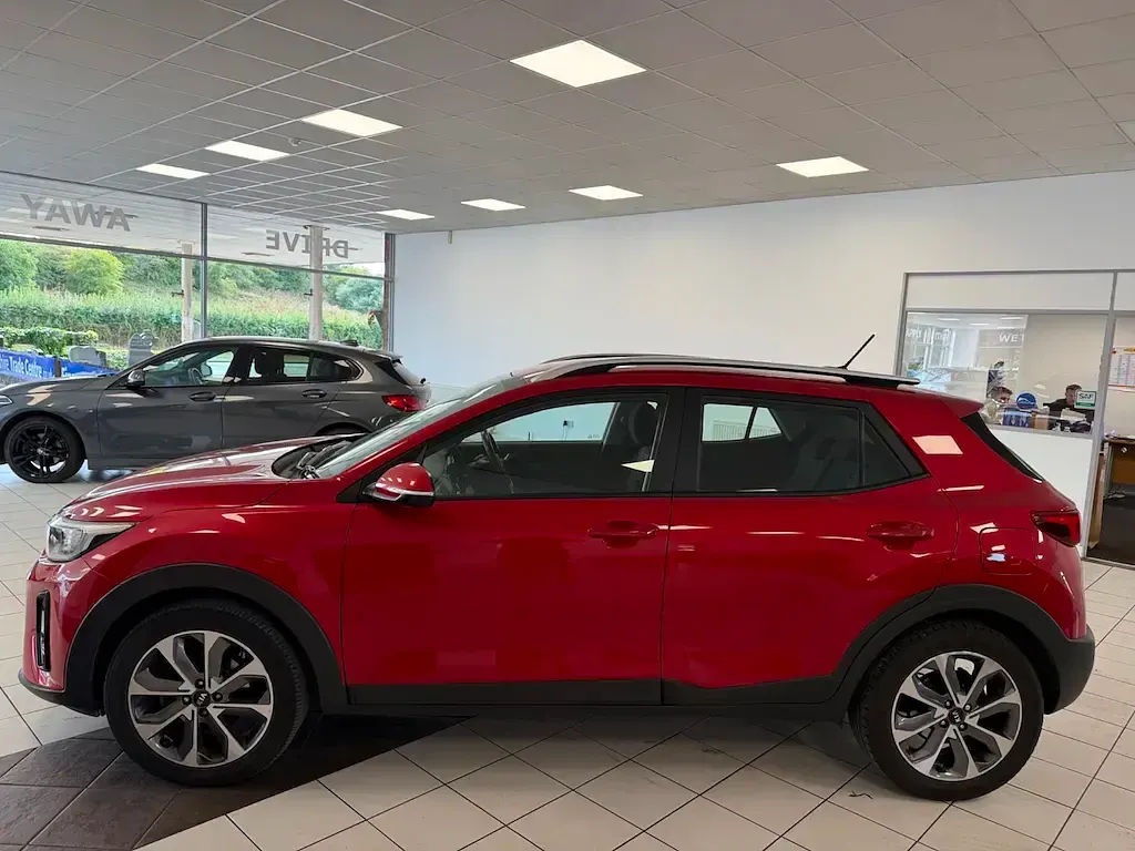 Used Kia Stonic 100 HP (73 kW) 2019 Red SUV