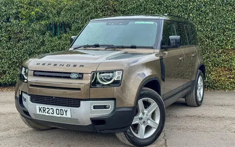 Used Land Rover Defender SE 249 HP (183 kW) 2023 Brown SUV