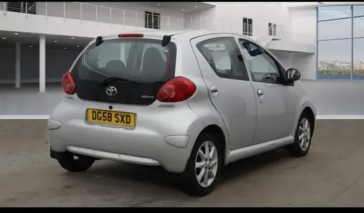 Used Toyota Aygo Platinum 67 HP (49 kW) 2008 Silver Hatchback