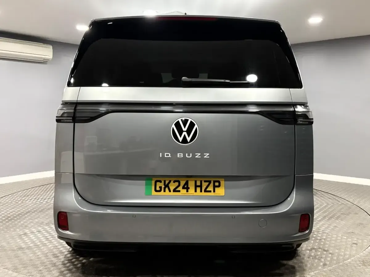 Usado VW ID. Buzz Pro 210 kW (286 HP) 2024 Prateado Monovolume