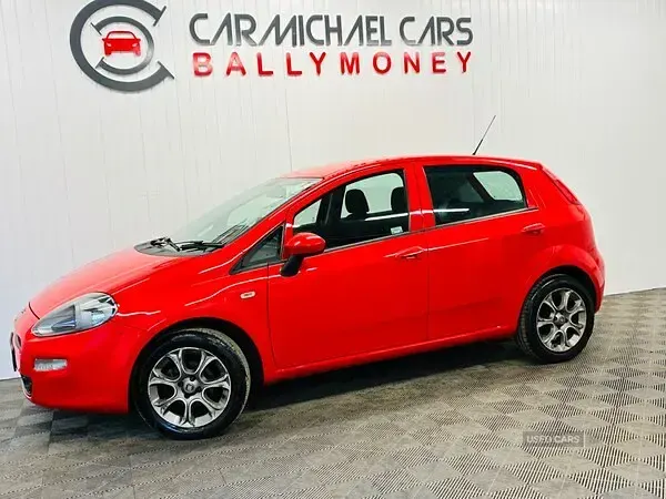 Used Fiat Punto Easy Plus 69 HP (50 kW) 2016 Red Hatchback
