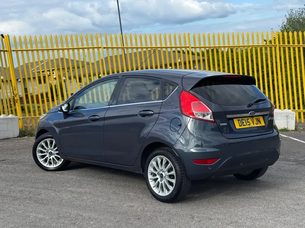 Usado Ford Fiesta Titanium X 2015 Cinzento Citadino