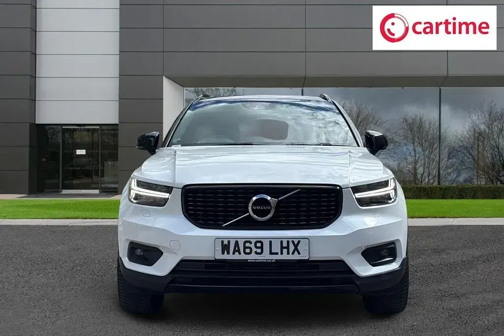 Used Volvo XC40 R-Design 150 HP (110 kW) 2019 White SUV