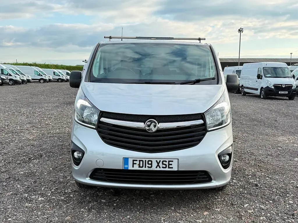 Used Vauxhall Vivaro S 95 HP (69 kW) 2019 White MPV