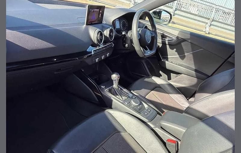 Used Audi Q2 Black Edition 147 HP (108 kW) 2021 Red SUV