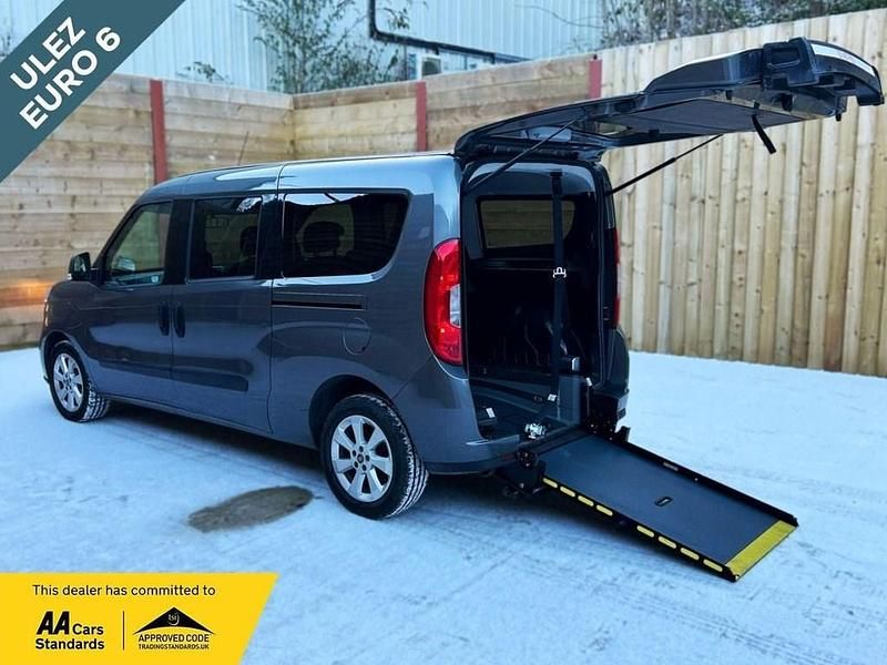 Begagnad Fiat Doblò 2019 Grå Minibuss