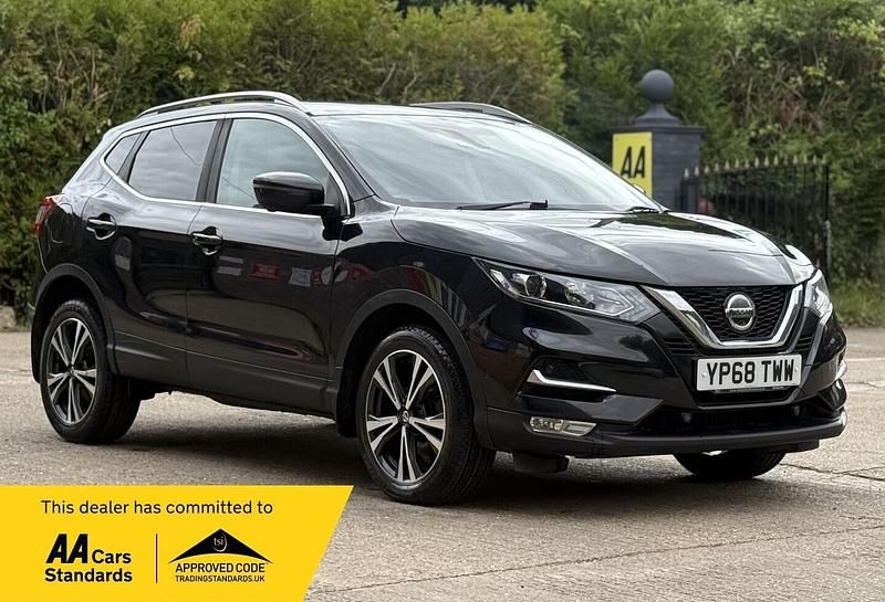 Black Used 2018 Nissan Qashqai N-Connecta SUV | £5,990 (Fair price) - Image 1/2