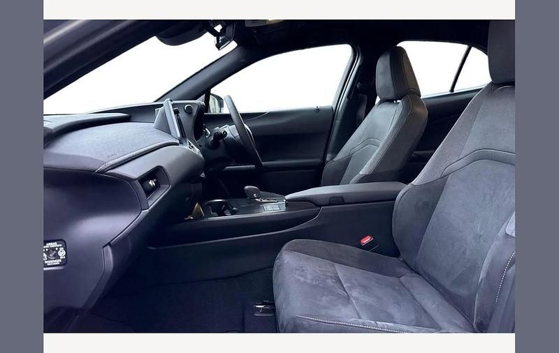 Used Lexus UX 300h 199 HP (146 kW) 2025 Silver SUV