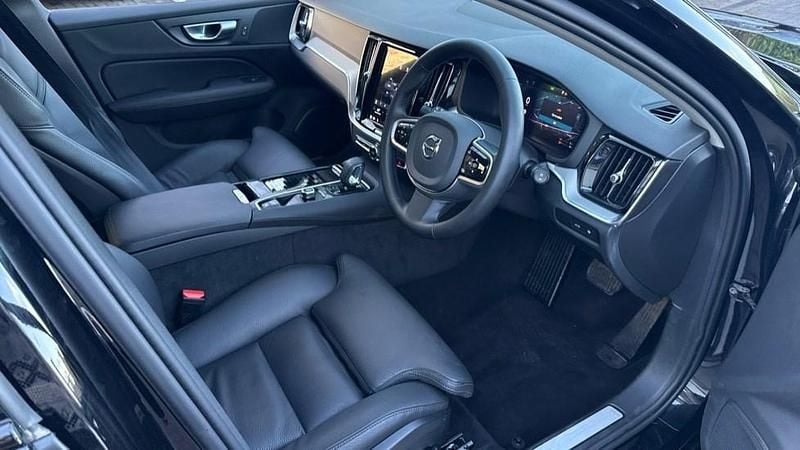 Used Volvo V60 Plus 345 HP (253 kW) 2025 Black Estate