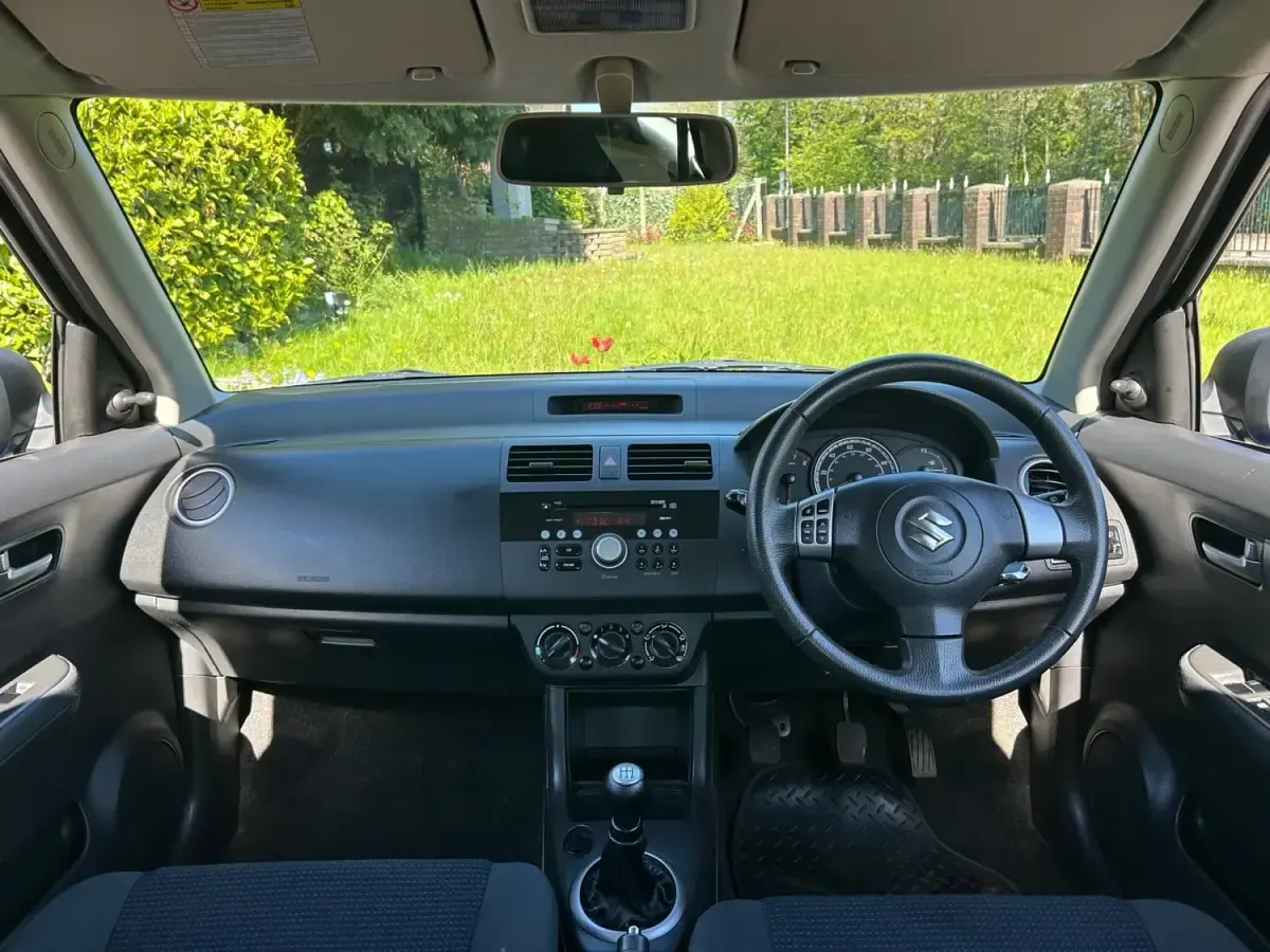 Begagnad Suzuki Swift 92 HK (67 kW) 2010 Blå Halvkombi