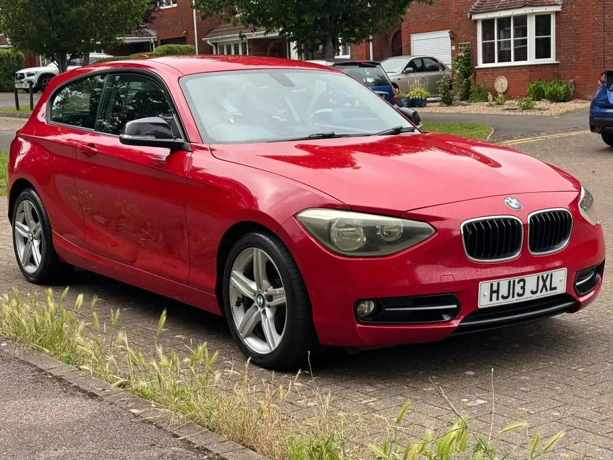 Used BMW 114 Sport Line 2013 Red Hatchback