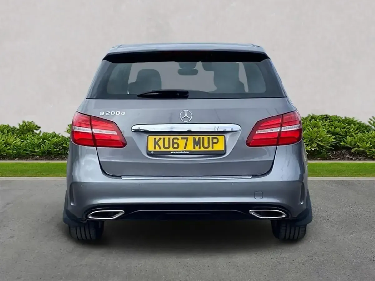 Usado Mercedes B200 AMG line 2017 Cinzento Monovolume