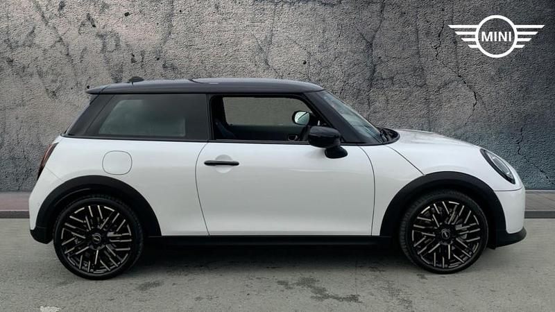 Used Mini Cooper Hatch 113 kW (154 HP) 2025 White Hatchback