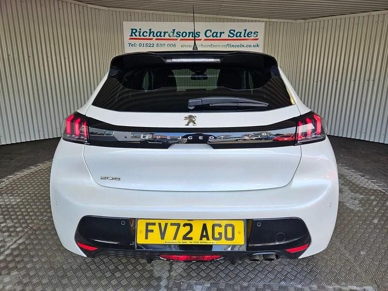 Used Peugeot 208 Allure+ 100 HP (73 kW) 2022 White Hatchback