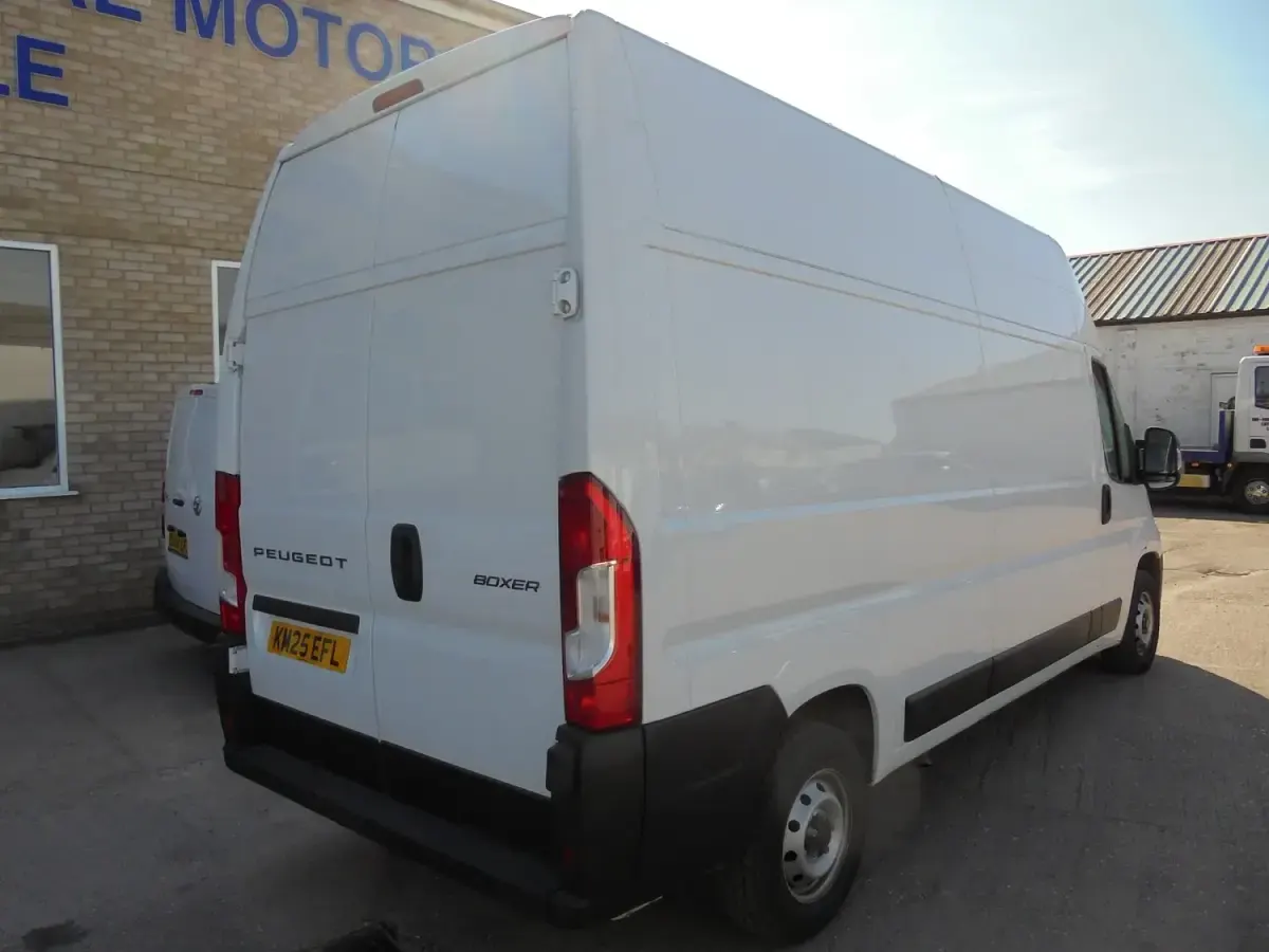 Used Peugeot Boxer 140 HP (102 kW) 2025 White Van