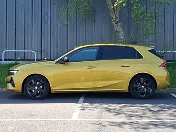 Second-hand Vauxhall Astra 130 CP (95 kW) 2023 Galben Hatchback