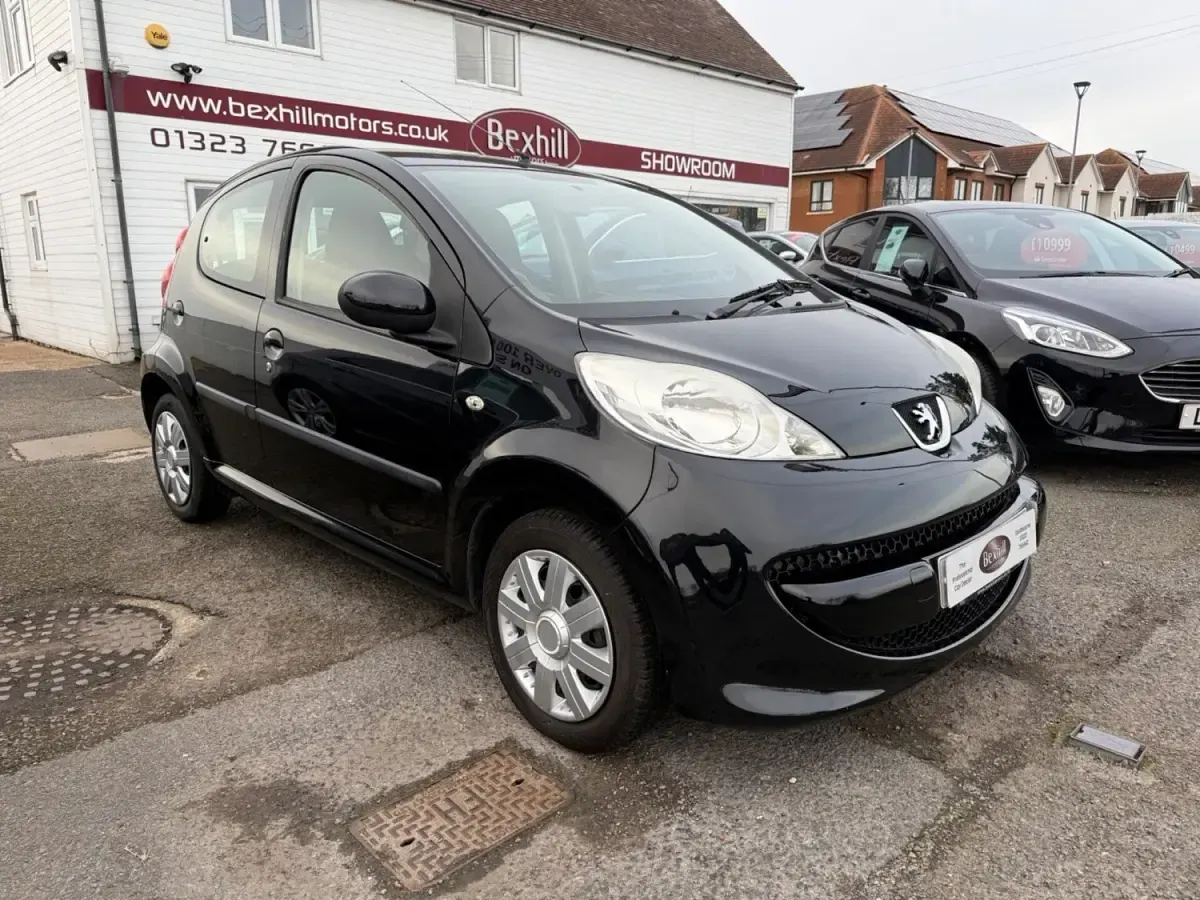 Begagnad Peugeot 107 68 HK (50 kW) 2008 Svart Halvkombi