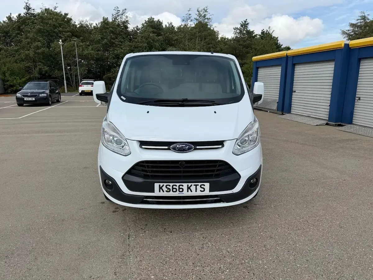 Used Ford Tourneo Custom Titanium 130 HP (95 kW) 2017 White Van