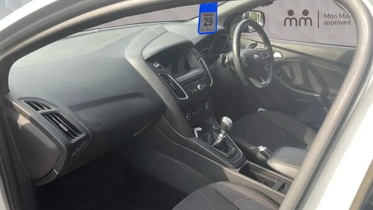 Used Ford Focus ST-Line 140 HP (102 kW) 2018 Silver Hatchback
