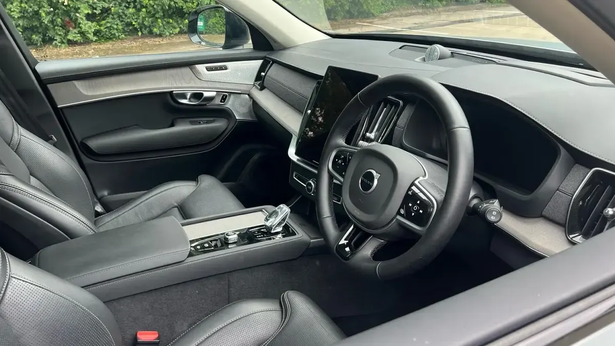 Used Volvo XC90 Ultra 250 HP (183 kW) 2025 Grey SUV