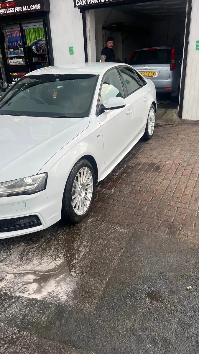 Gebraucht Audi A4 Black Edition 177 PS (130 kW) 2014 Weiß Limousine