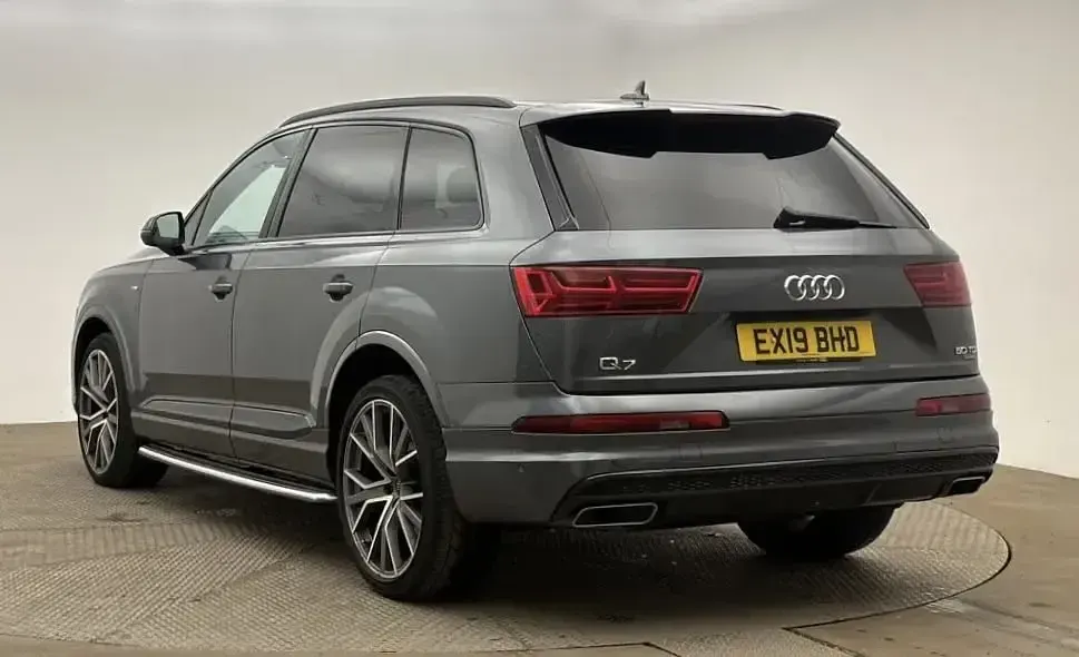Used Audi Q7 Advanced 286 HP (210 kW) 2019 Grey SUV