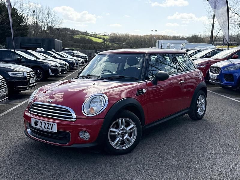 Begagnad Mini ONE Hatch 2013 Röd Halvkombi